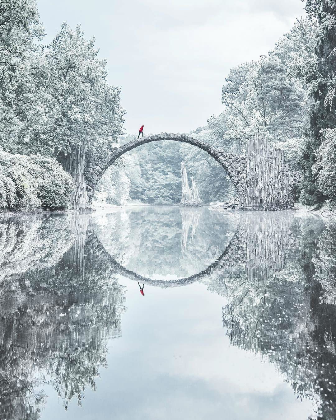 viaje alrededor del mundo con fotografías de paisajes surreales Jacob Riglin 001