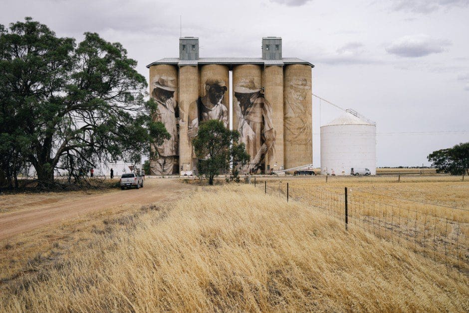 Mural le devuelve la vida a pueblo abandonado de Australia1