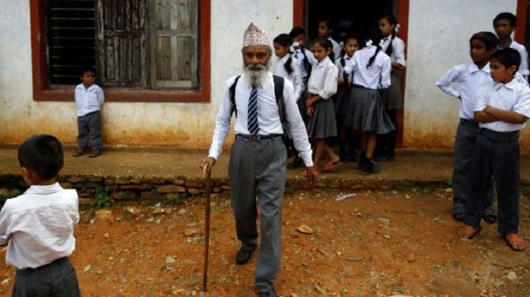 Conoce la ejemplar historia del hombre que decidió terminar la escuela a los 68 años 01