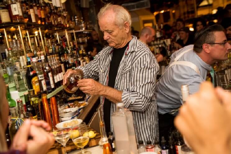 bill-murray-dejo-la-actuacion-por-el-bartendin-por-que-es-bill-murray-bebidas