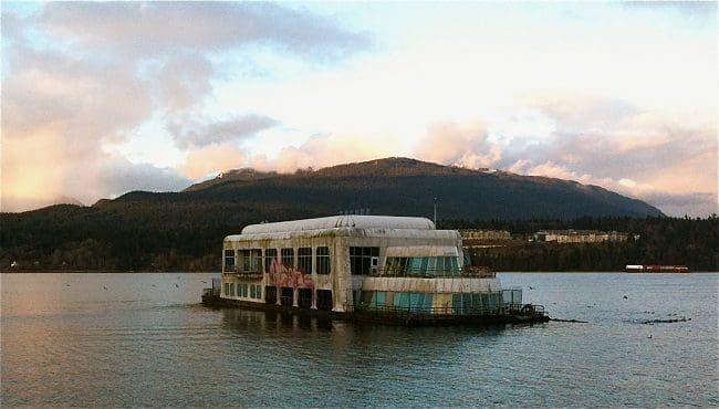 este-mcdonalds-flotante-fue-abandonado-y-alguna-vez-estuvo-considerado-como-uno-de-los-favoritos-06