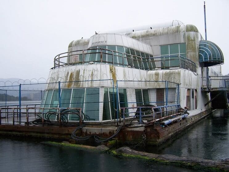 este-mcdonalds-flotante-fue-abandonado-y-alguna-vez-estuvo-considerado-como-uno-de-los-favoritos-07