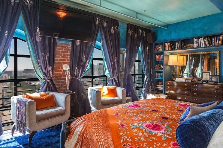 johnny-depp-pone-su-penthouse-a-la-venta-y-es-mas-de-lo-que-se-puedan-imaginar-dormitorio-1