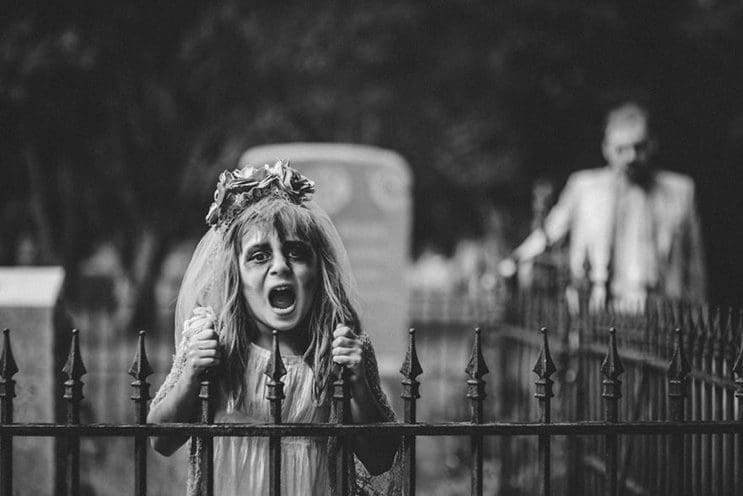 esta-fotografa-hace-con-su-hija-y-esposo-las-fotos-mas-alucinantes-para-halloween-18