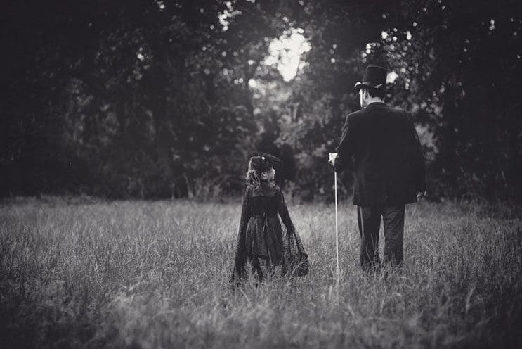 esta-fotografa-hace-con-su-hija-y-esposo-las-fotos-mas-alucinantes-para-halloween-2