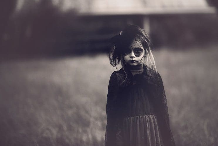 esta-fotografa-hace-con-su-hija-y-esposo-las-fotos-mas-alucinantes-para-halloween-3