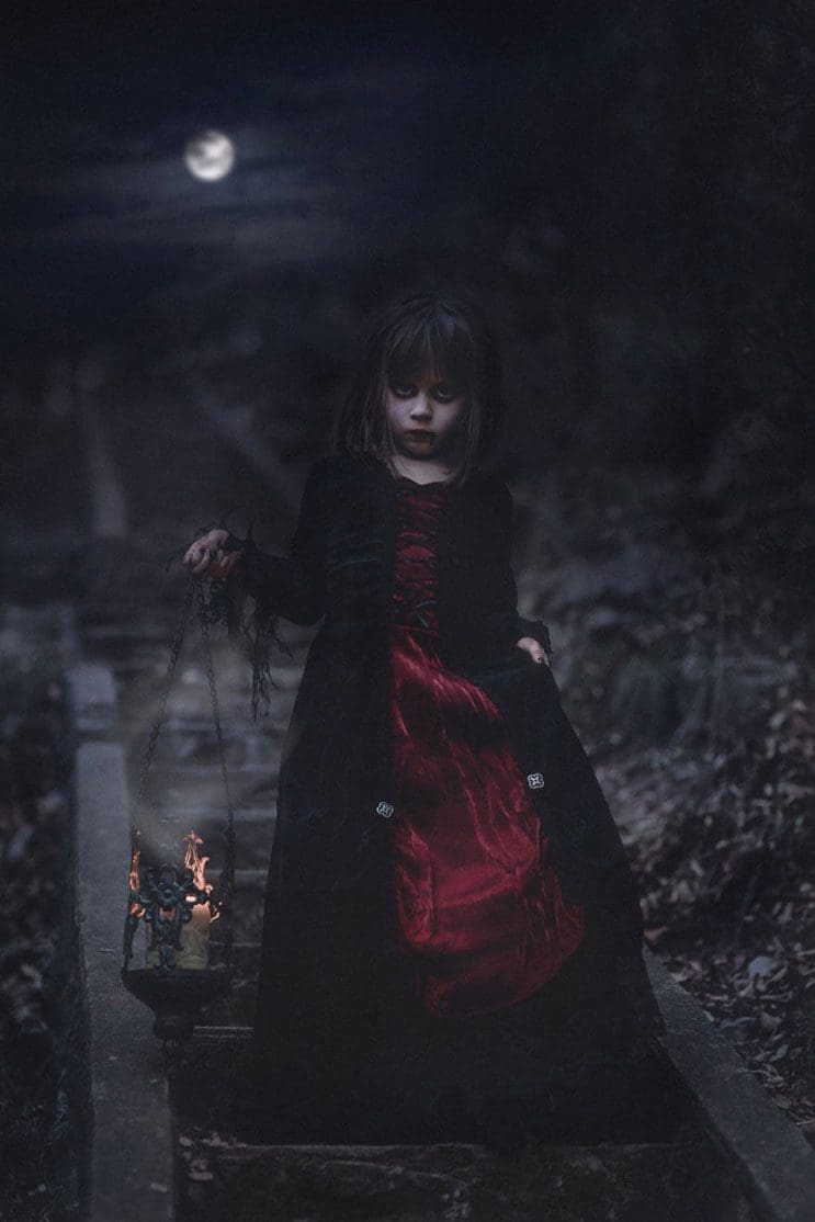 esta-fotografa-hace-con-su-hija-y-esposo-las-fotos-mas-alucinantes-para-halloween-6