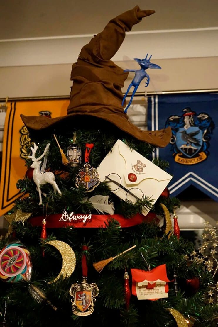 este-arbol-de-harry-potter-le-da-verdadera-magia-a-la-navidad-2