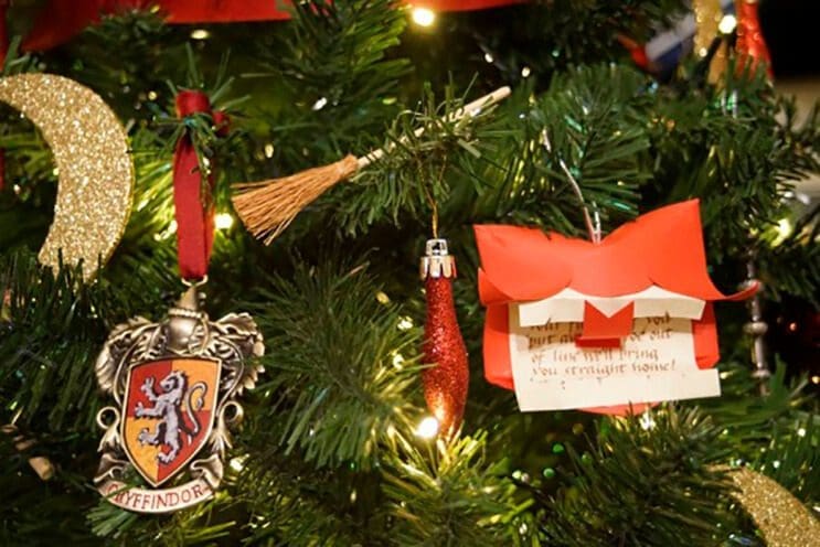 este-arbol-de-harry-potter-le-da-verdadera-magia-a-la-navidad-6