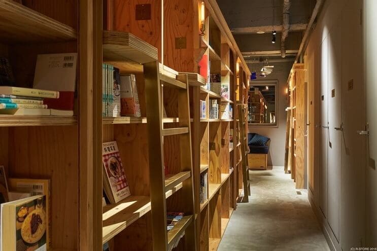 si-eres-fanatico-de-los-libros-este-hotel-es-para-ti-stands