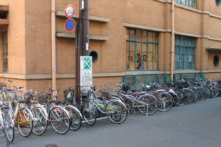 en japon puede dejar su bicicletas sin cadenas y encontrarla en el mismo lugar