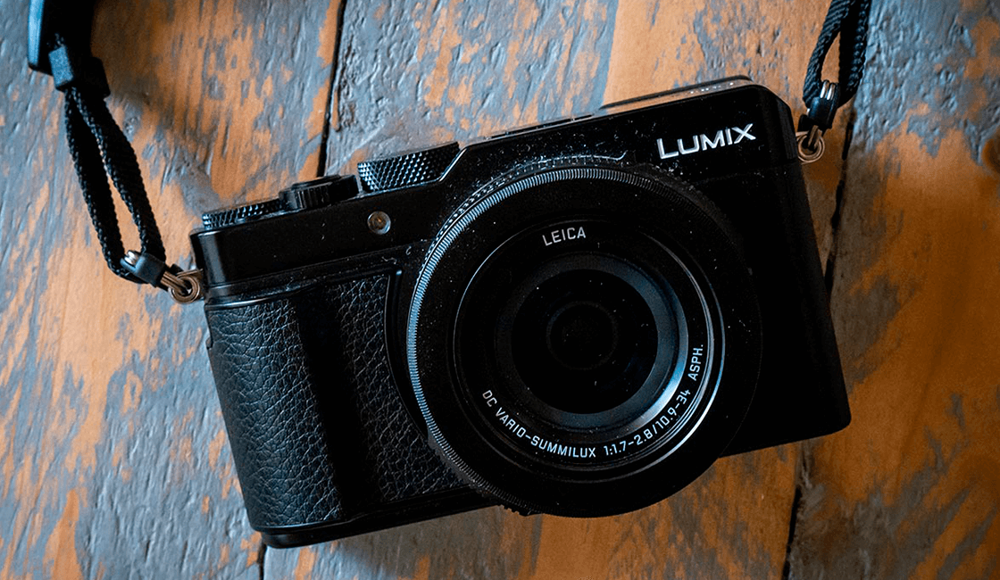 Panasonic-Lumix-LX100-II-es-una-buena-cámara-de-fotos-para-viajar